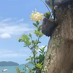Linda Casa, Pe Na Areia Na Praia Da Fortaleza Ubatuba