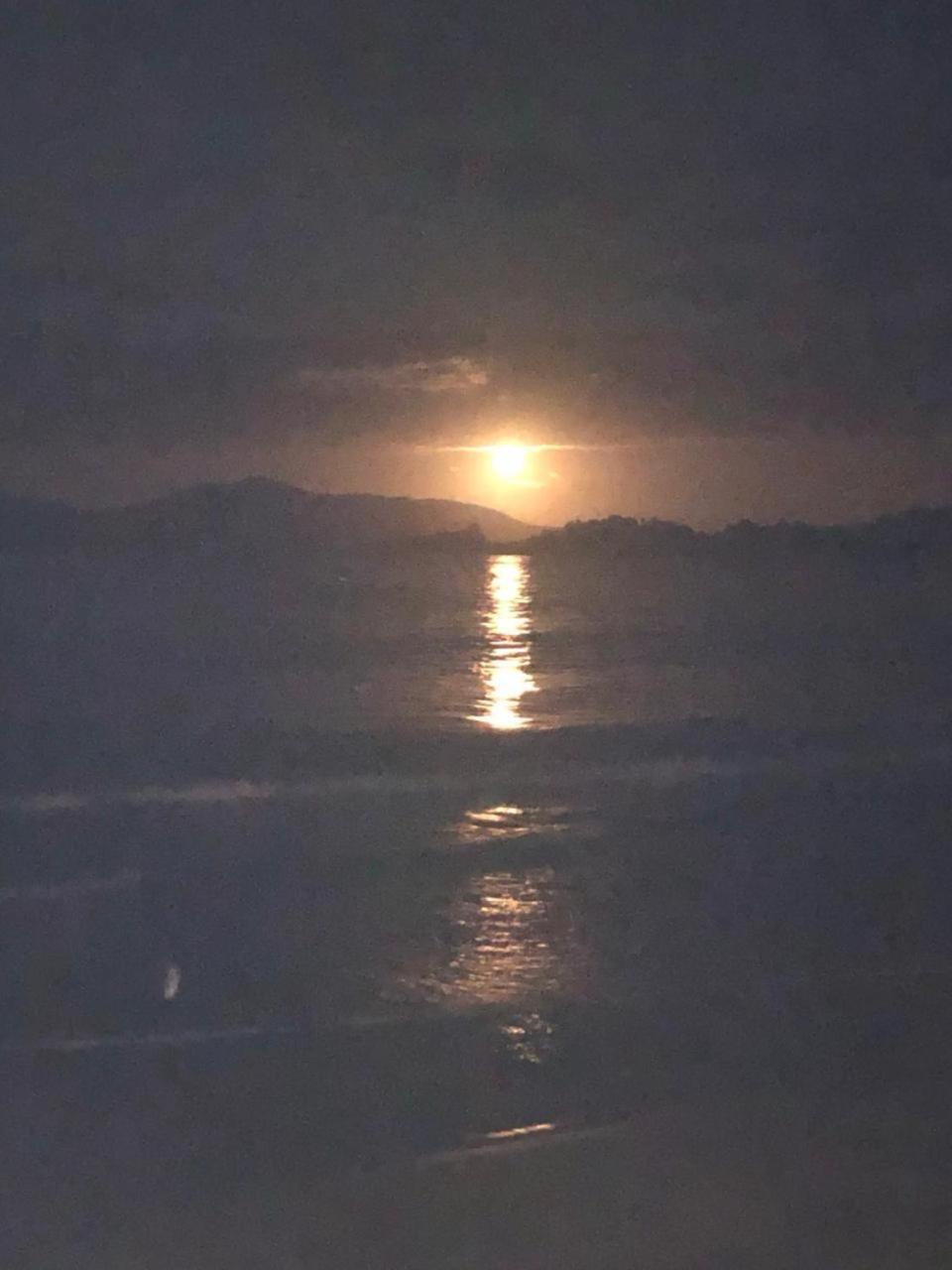 Linda Casa, Pe Na Areia Na Praia Da Fortaleza *